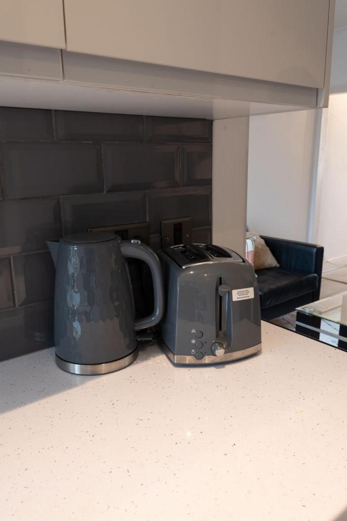 Stylish & Spacious City Centre 3-Bedroom Townhouse - Sleeps 6 カンタベリー エクステリア 写真