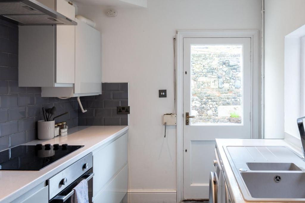 Stylish & Spacious City Centre 3-Bedroom Townhouse - Sleeps 6 カンタベリー エクステリア 写真