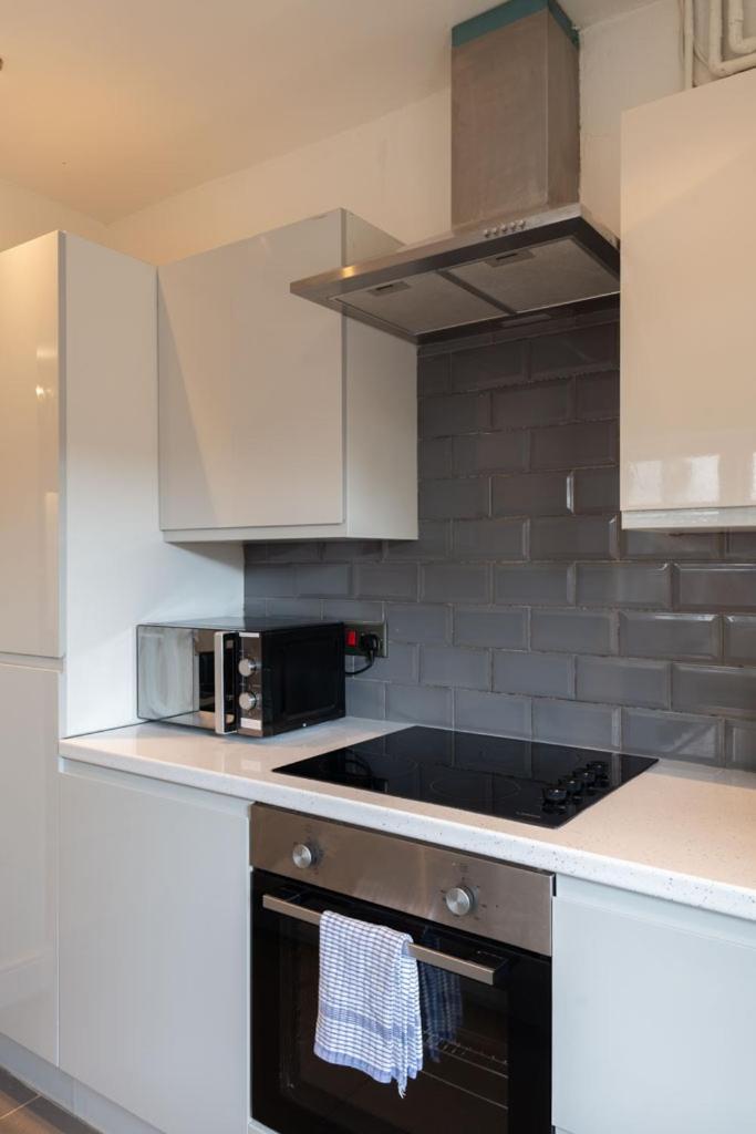 Stylish & Spacious City Centre 3-Bedroom Townhouse - Sleeps 6 カンタベリー エクステリア 写真