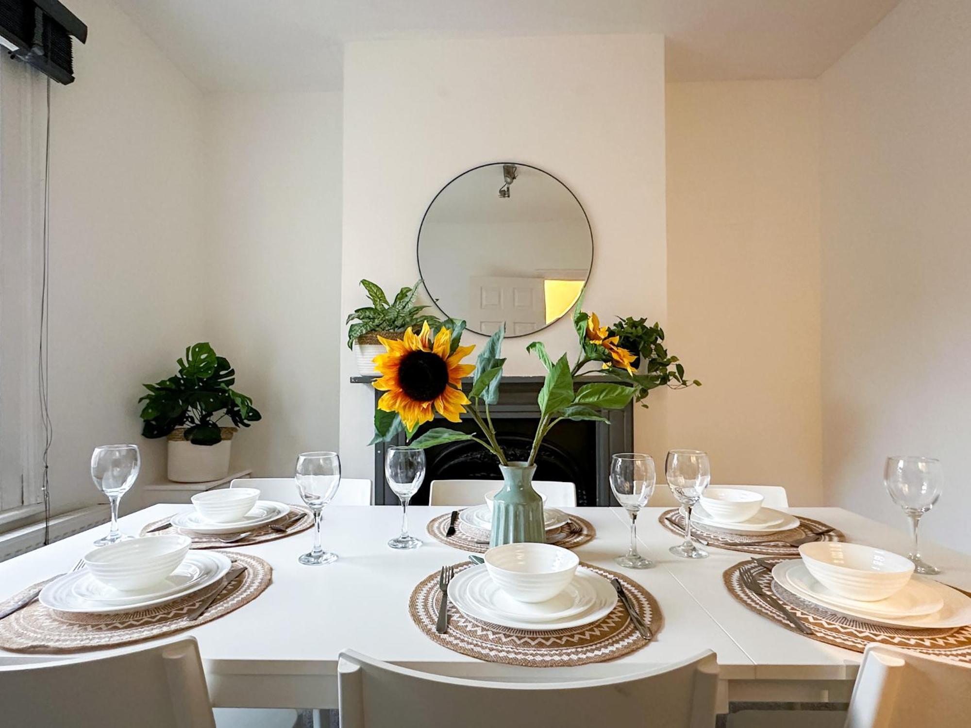 Stylish & Spacious City Centre 3-Bedroom Townhouse - Sleeps 6 カンタベリー エクステリア 写真