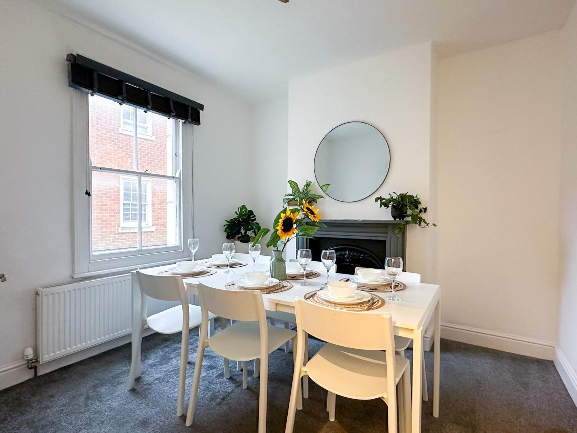 Stylish & Spacious City Centre 3-Bedroom Townhouse - Sleeps 6 カンタベリー エクステリア 写真