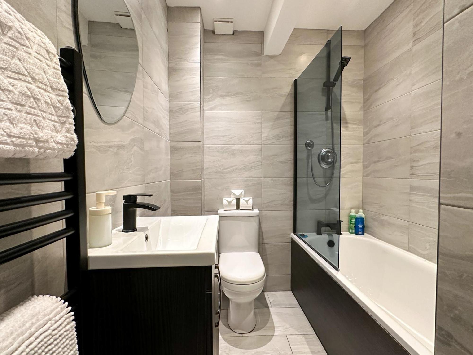 Stylish & Spacious City Centre 3-Bedroom Townhouse - Sleeps 6 カンタベリー エクステリア 写真