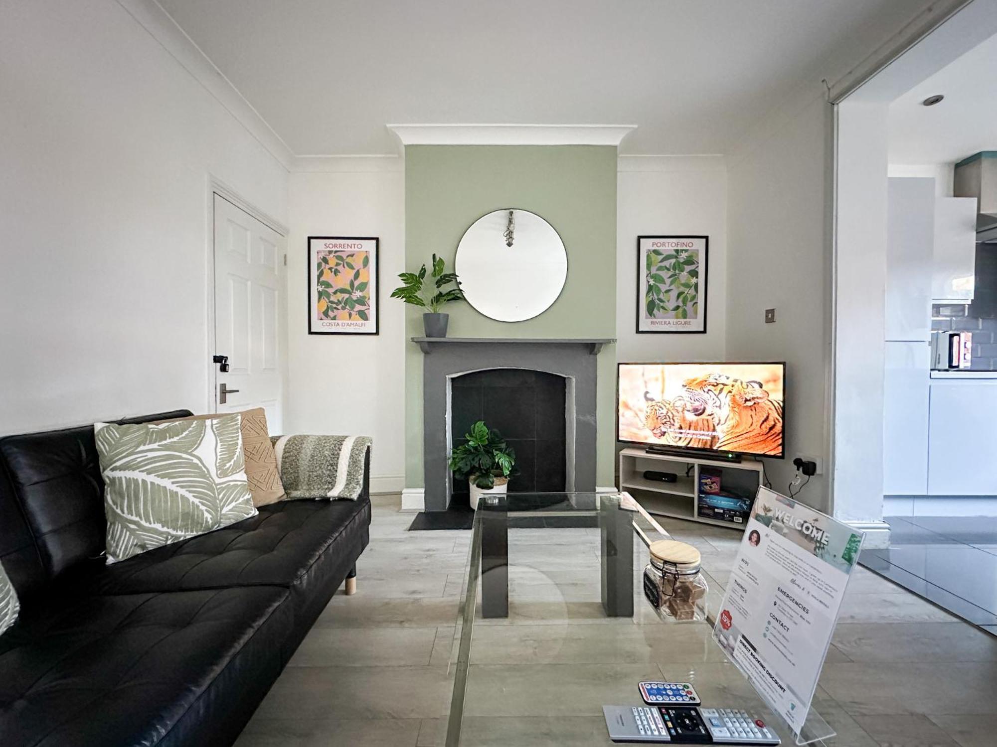 Stylish & Spacious City Centre 3-Bedroom Townhouse - Sleeps 6 カンタベリー エクステリア 写真